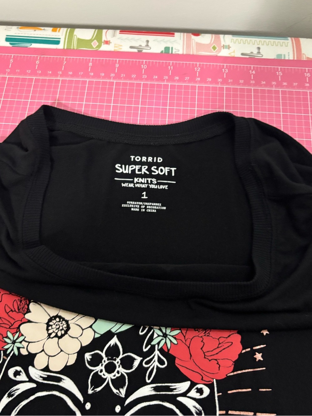 Torrid 1 Women 1X Black Sugar Dolman Skull Graphic Super Soft Knits Long Sleeve - Picture 8 of 12